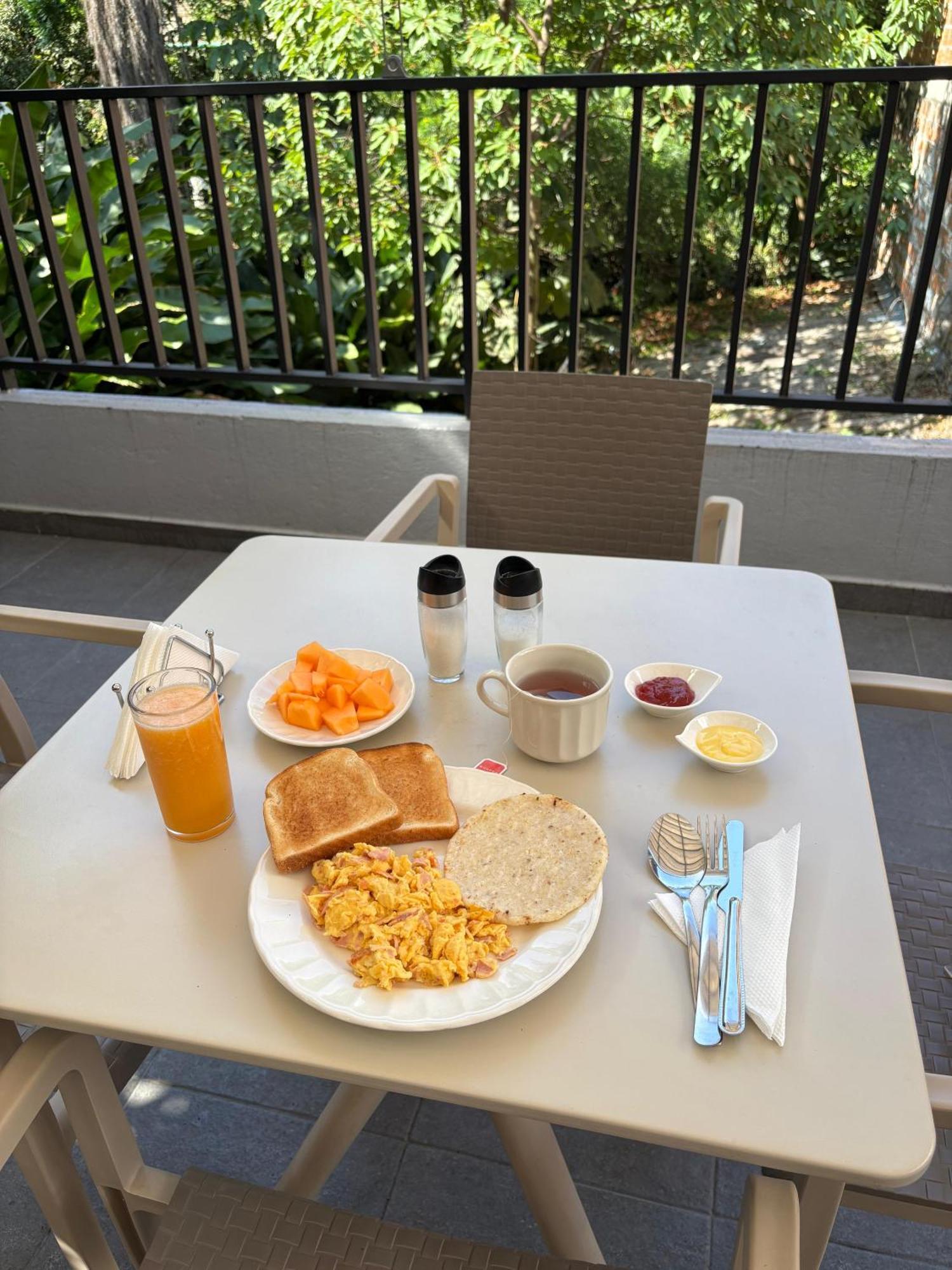Vita Hotel Boutique 메딜린 외부 사진